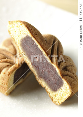 Cut momiji manju Cut momiji manju 112739278