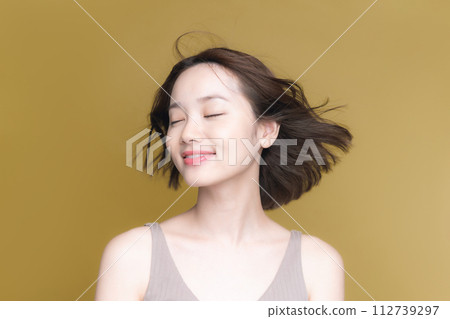 Female hair care image Female hair care image 112739297