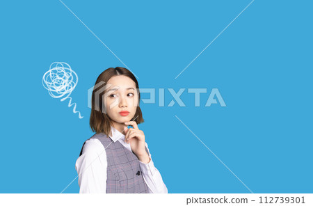 A disappointed woman in office clothes 112739301