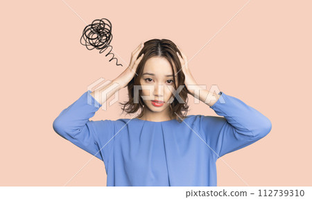 Depressed woman confused, confused, headache 112739310