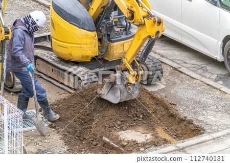 Road construction shovel worker hydraulic excavator excavation work 112740181
