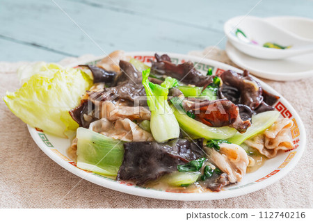 Bok choy and pork sauce 112740216
