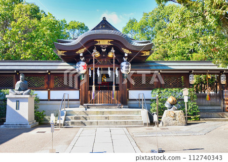 Seimei Shrine main shrine, peach for warding off evil spirits, statue of Abe Seimei, subsidiary shrine, Saiinari Shrine (Kyoto City, Kyoto Prefecture) 112740343