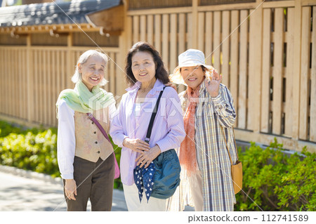 喜歡觀光的高級女性 112741589