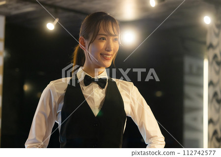 bartender woman bartender woman 112742577
