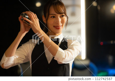 調酒師的女人 112742587