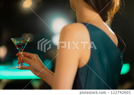 Couple drinking champagne Couple drinking champagne 112742601