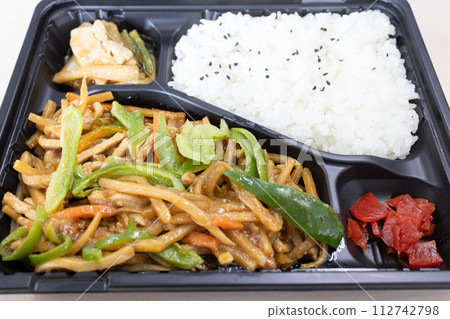 Delicious green pepper meat box lunch Delicious green pepper meat box lunch 112742798