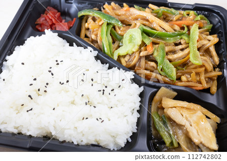 美味的青椒肉盒午餐 美味的青椒肉盒午餐 112742802