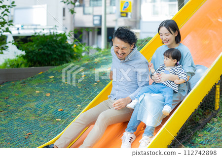 Parent and child playing in the park Parent and child playing in the park 112742898