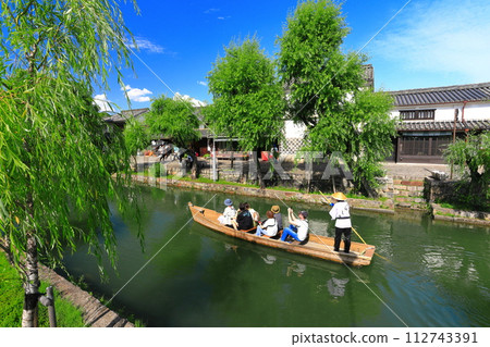 [Okayama Prefecture] Kurashiki Bikan Historical Quarter (boat sink) in fine weather 112743391