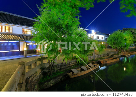 [Okayama Prefecture] Night view of Kurashiki Bikan Historical Quarter (river boat platform) 112743453