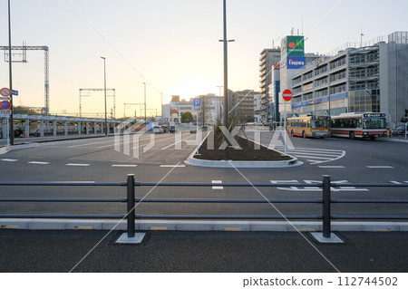 鶴川站北口交通廣場(旋轉) 鶴川站北口交通廣場(旋轉) 112744502