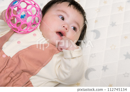 [Baby sucking thumb and toys] 112745134