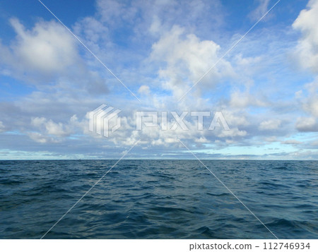 Shallow wavy ocean waters of Waimanalo bay looking into the pacific ocean 112746934
