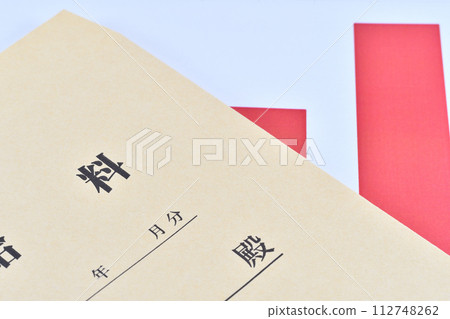 薪資袋和圖表的薪資成長圖片 薪資袋和圖表的薪資成長圖片 112748262