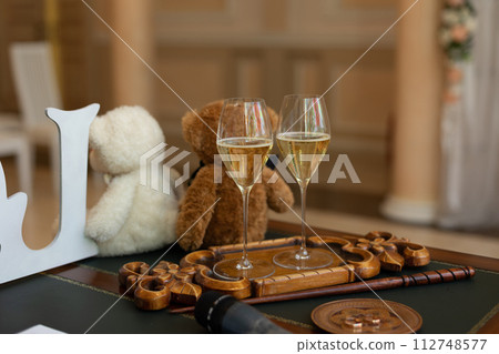 Elegant champagne flutes arranged on mirrored tray 112748577