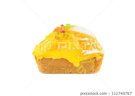 Lemon muffin isolated on white background. 112748767