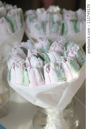 Tulips made of marshmallows. Homemade marshmallows. Tulips made of marshmallows. Homemade marshmallows. 112749170