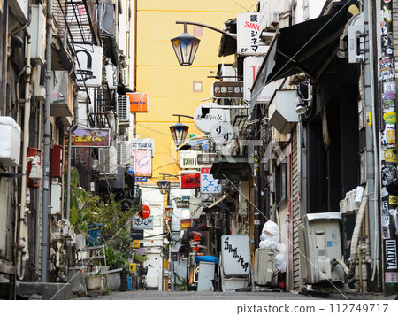 東京新宿黃金街 112749717