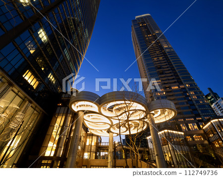 Azabudai Hills Tower Plaza and Residence Building at dusk, Tokyo 112749736