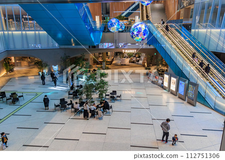 Tokyo, Minato-ku, Toranomon, Toranomon Hills Station Tower T-MARKET 112751306