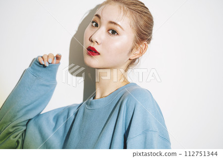 sporty snaps of young women 112751344