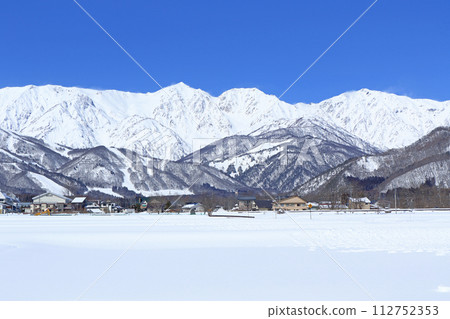 冬天的白馬村,晴天的白馬三山 冬天的白馬村,晴天的白馬三山 112752353