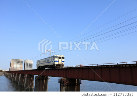 Local line, Oyodogawa bridge and vehicle type, Kiha 40 type Kiha 40 8104 and blue sky Local line, Oyodogawa bridge and vehicle type, Kiha 40 type Kiha 40 8104 and blue sky 112753385