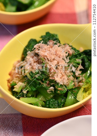 Yukina ohitashi 112754410