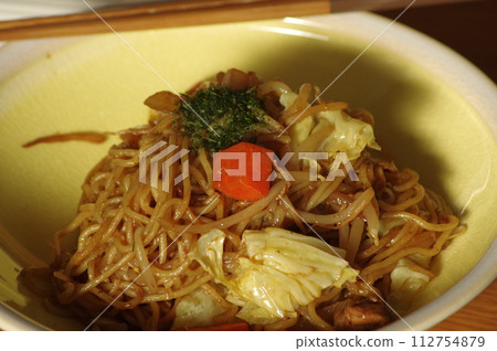 Yakisoba with delicious home-cooked sauce 112754879