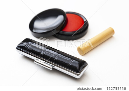 白色背景上的印章和朱紅色 白色背景上的印章和朱紅色 112755536