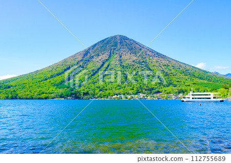 中禪寺湖和男體山(5月) 中禪寺湖和男體山(5月) 112755689