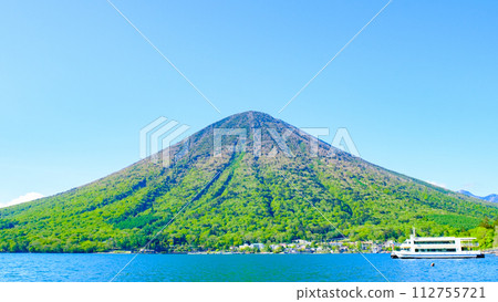 中禪寺湖和男體山（5月） 112755721