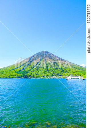 中禪寺湖和男體山(5月) 中禪寺湖和男體山(5月) 112755752