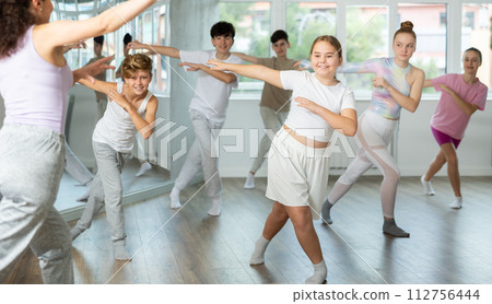 Group of children dancing jazz funk 112756444