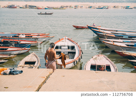 一個人在恒河裡洗澡 112756708