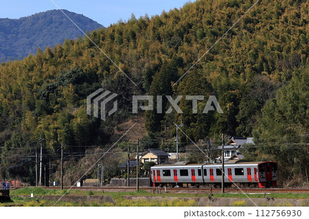 815 series local trains running on the Kagoshima Main Line 815 series local trains running on the Kagoshima Main Line 112756930