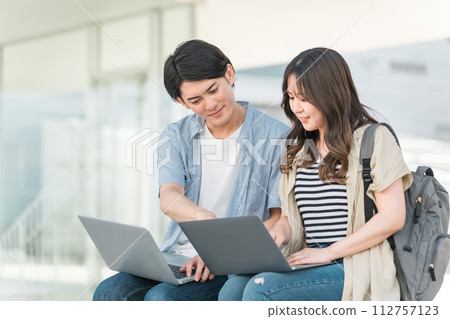 A male and female couple using a laptop (business, meeting, meeting, office romance) A male and female couple using a laptop (business, meeting, meeting, office romance) 112757123