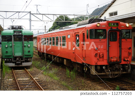 山陰本線113系、木葉40系風景（城崎溫泉站） 112757203