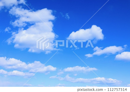 三月初，茨城縣，藍天白雲飄浮 112757314