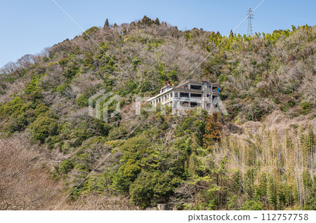 Ruins standing on the mountainside: Former Kasagi Kanko Hotel Ruins standing on the mountainside: Former Kasagi Kanko Hotel 112757758