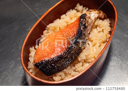 瓦帕鮭魚便當 112758480