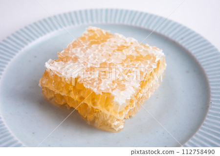 盤子裡的蜂蜜 盤子裡的蜂蜜 112758490