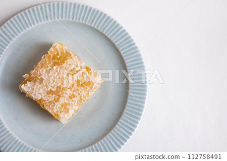 盤子裡的蜂蜜 盤子裡的蜂蜜 112758491