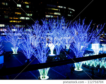 Blue and white Christmas illuminations displayed at Hakata Station Plaza (a lively social space) in Fukuoka City, Fukuoka Prefecture Blue and white Christmas illuminations displayed at Hakata Station Plaza (a lively social space) in Fukuoka City, Fukuoka Prefecture 112758704