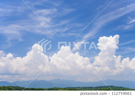 《Background material》Summer blue sky and thunder clouds 112759061