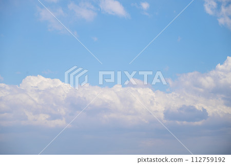 Spring sky blue sky sky material [Tokyo] 112759192