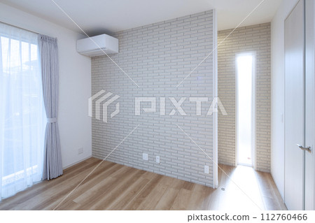 Living 112760466