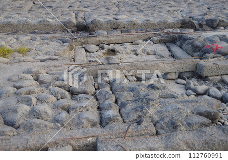 dry weir 112760991